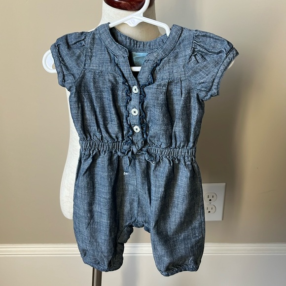 Adorable Baby Gap chambray jumpsuit - Picture 1 of 10